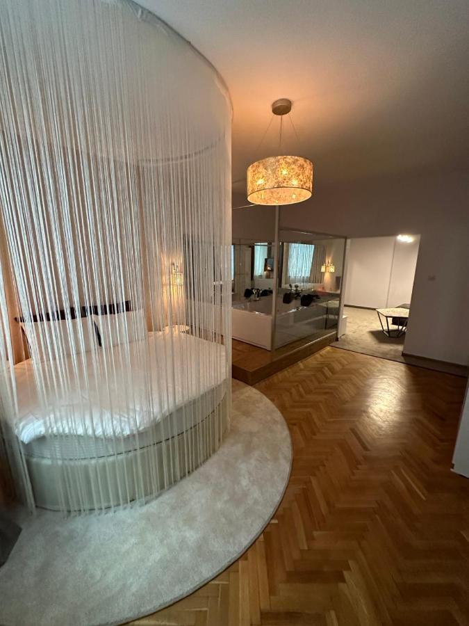 Luxury With Jacuzzi Apartment *